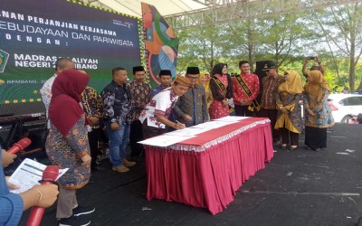 MAN 1 REMBANG TANDA TANGANI DOKUMEN MOU DENGAN DINBUDPAR REMBANG