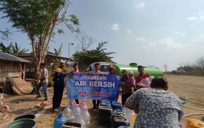 Tanggap Kekeringan: MAN 1 Rembang Salurkan 6 Tangki Air Bersih