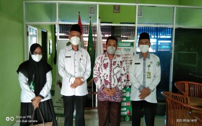 MAN 1 REMBANG SAMBUT KEDATANGAN TIM MONEV PUSAT